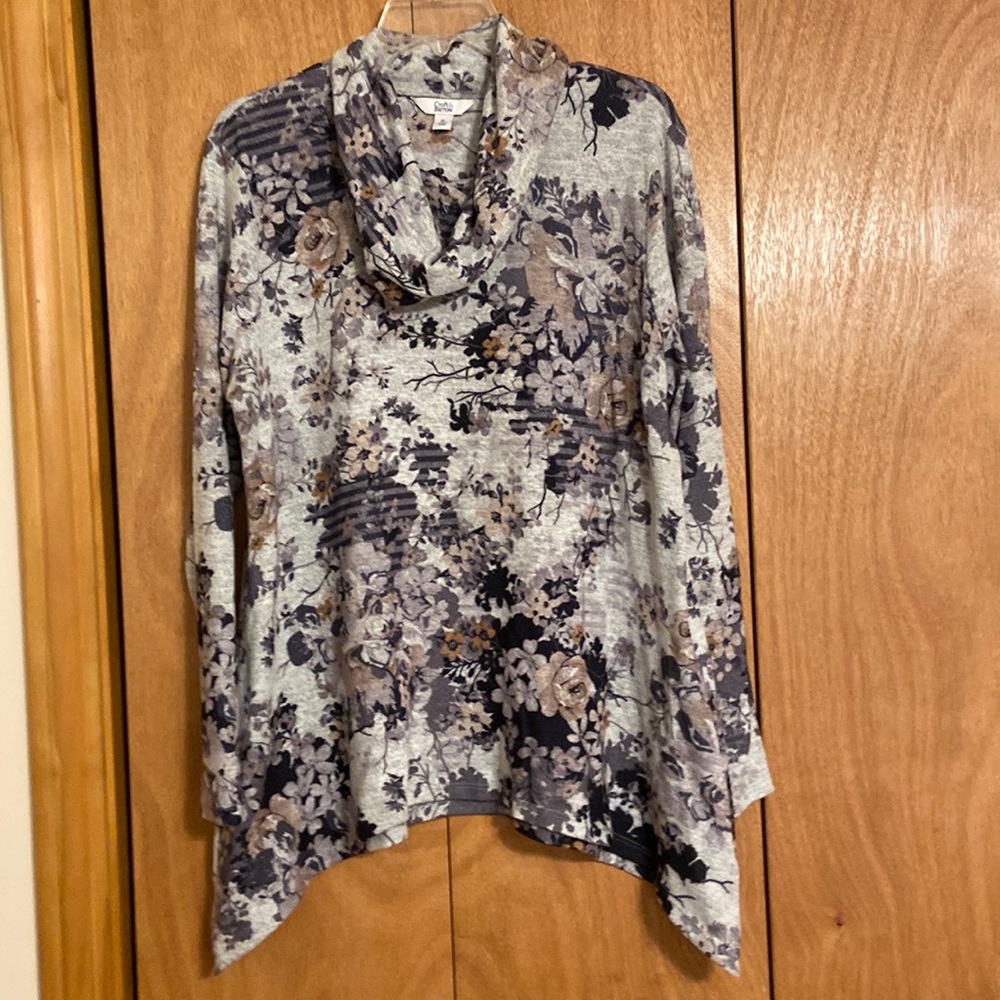Women’s long sleeve top